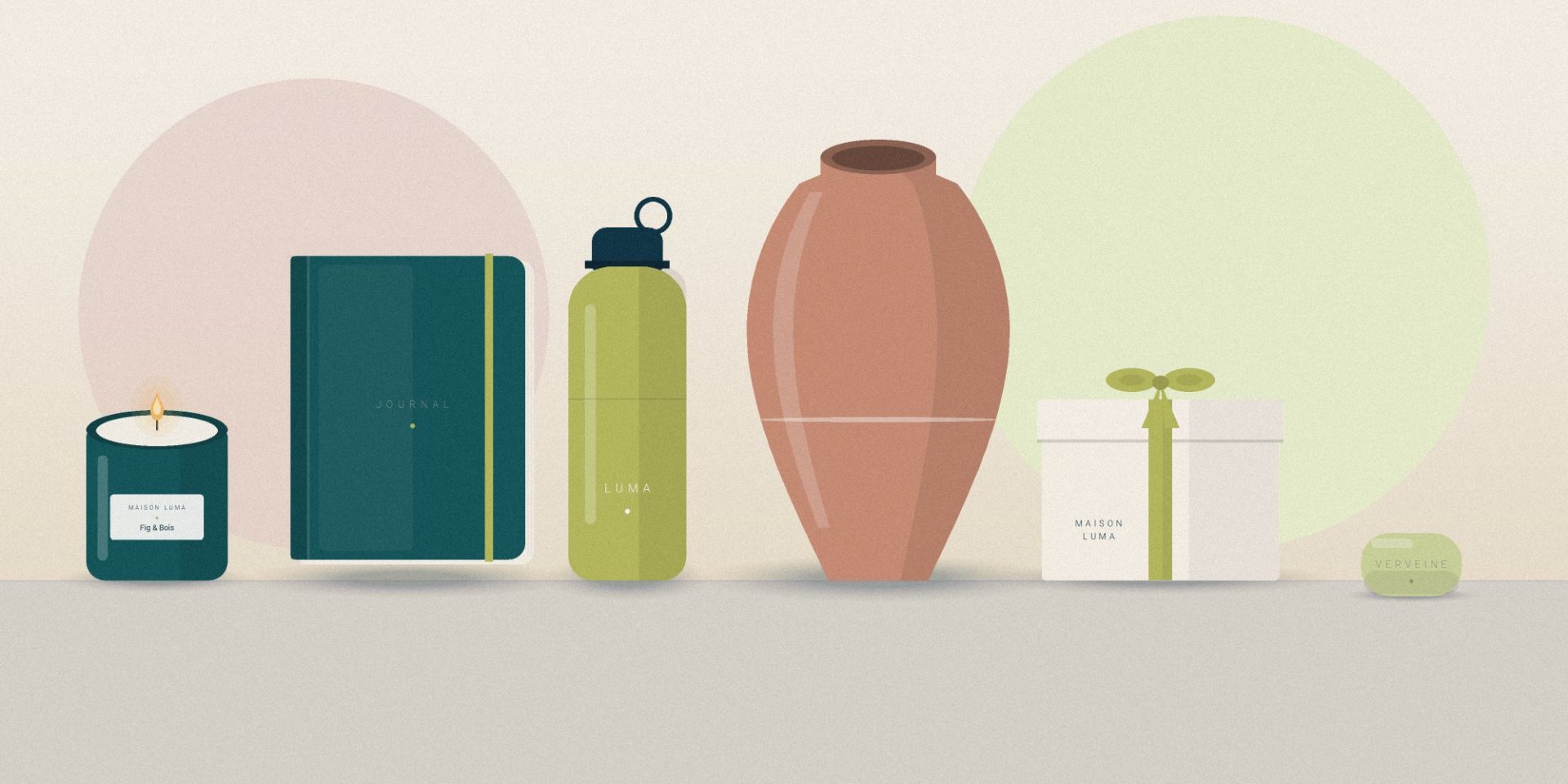 La collection Maison Luma alignée sur une étagère